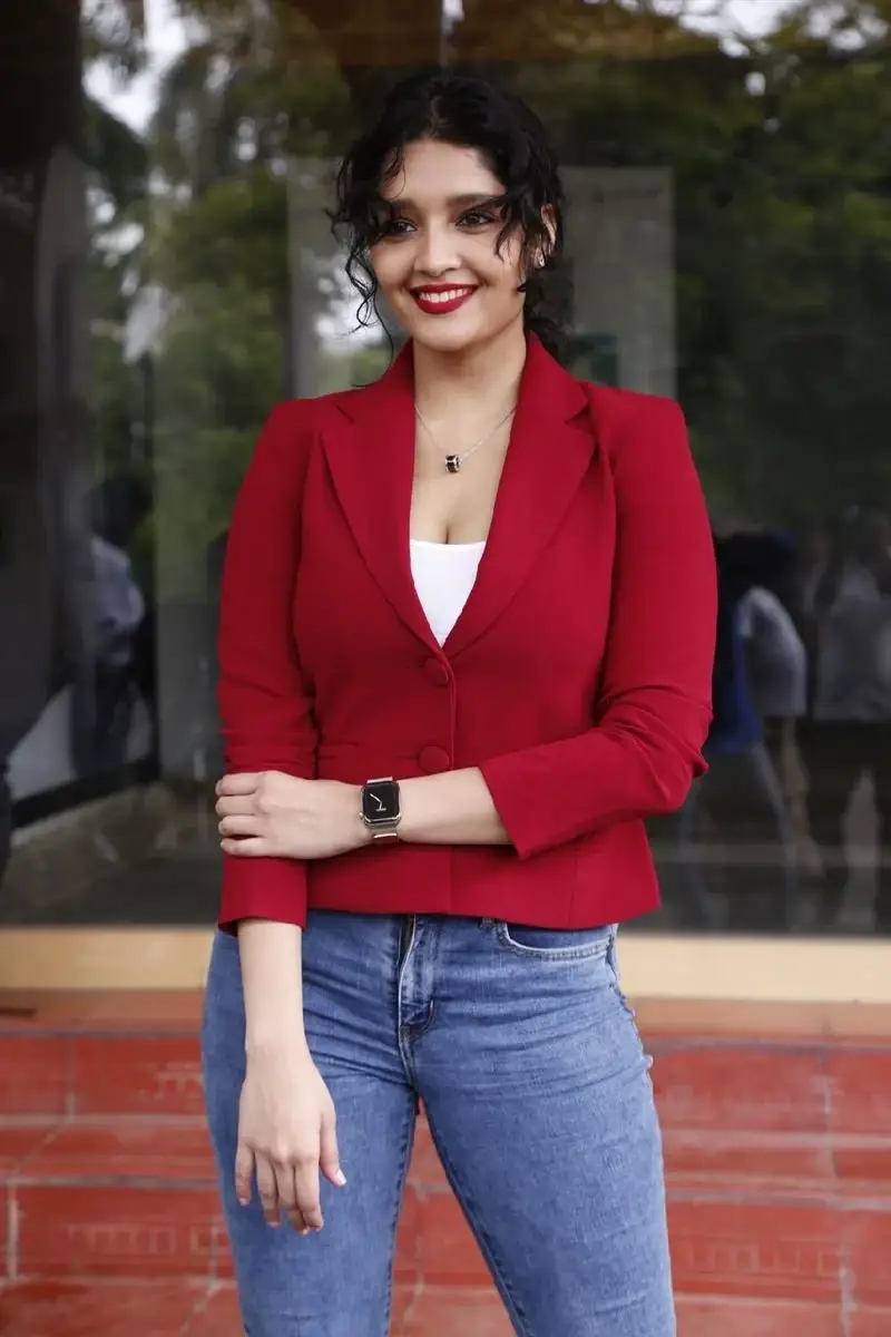 INDIAN ACTRESS RITIKA SINGH SMILING IN RED TOP BLUE JEANS 9